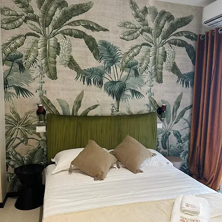 Mandarin Apulia 19 Couette-café 3*